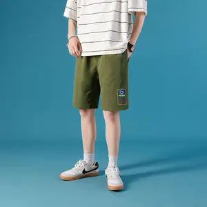 男生板鞋配短裤搭配指南：运动休闲时尚穿搭技巧-美派服饰网