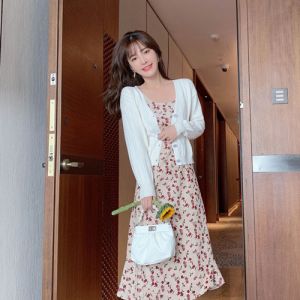 白色开衫搭配裙子的6种时尚组合，轻松穿出优雅气质-美派服饰网