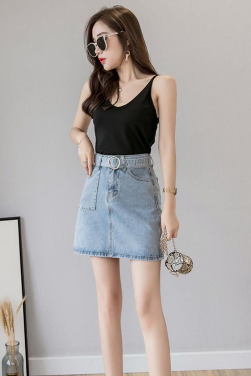 吊带配短裙穿搭指南:三种风格组合打造时尚造型-美派服饰网(图2) 吊带配短裙穿搭指南:三种风格组合打造时尚造型-美派服饰网(图2)