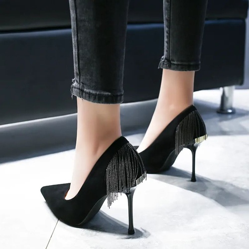 流苏高跟鞋搭配指南:连衣裙裤装半身裙完美组合技巧-美派服饰网(图2) 流苏高跟鞋搭配指南:连衣裙裤装半身裙完美组合技巧-美派服饰网(图2)