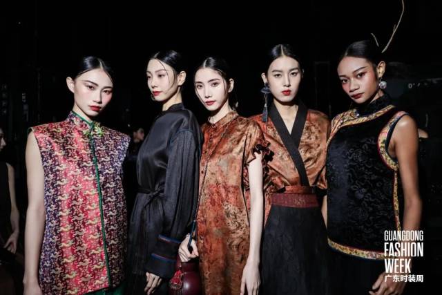 香云纱非遗技艺焕新绽放 传统面料走向日常时尚-美派服饰网(图1)