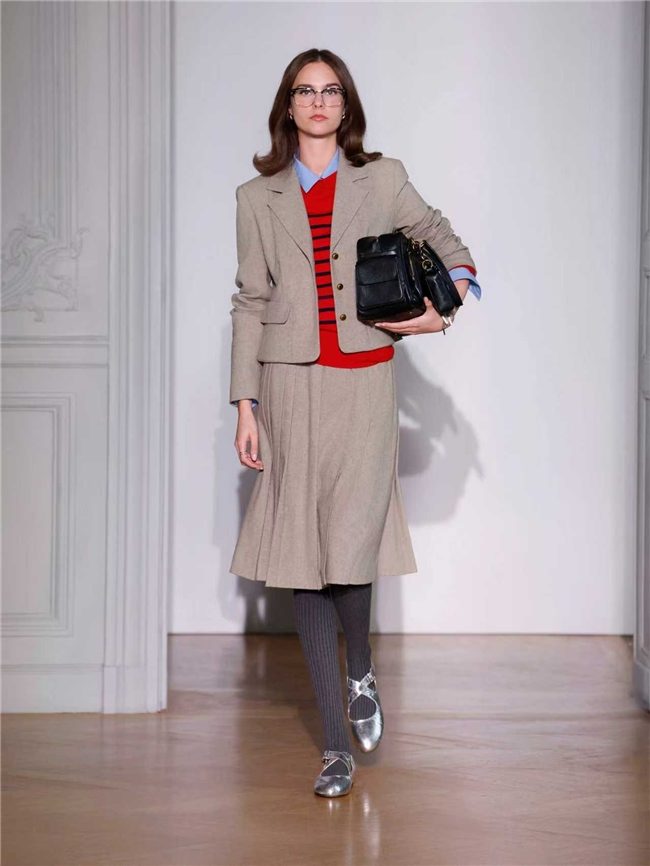 PSALTER诗篇20周年发布秀巴黎落幕 经典学院风重塑都市女性新姿态-美派服饰网(图1)