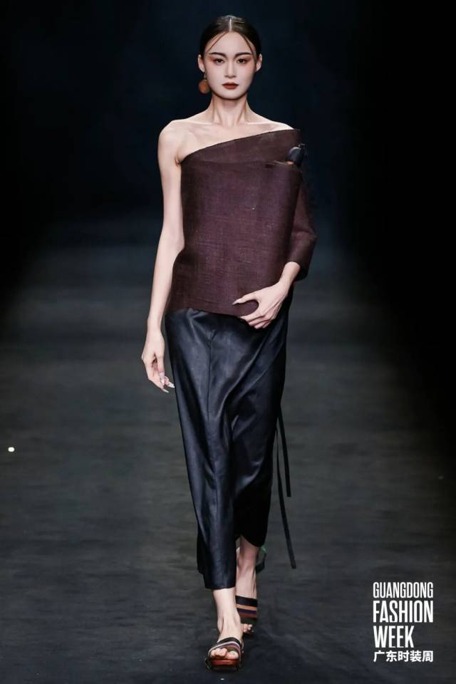 香云纱非遗技艺焕新绽放 传统面料走向日常时尚-美派服饰网(图10)