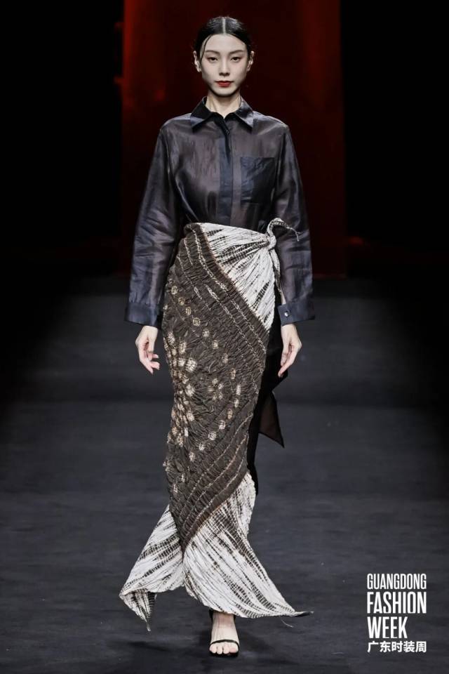 香云纱非遗技艺焕新绽放 传统面料走向日常时尚-美派服饰网(图13)