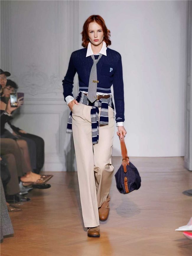 PSALTER诗篇20周年发布秀巴黎落幕 经典学院风重塑都市女性新姿态-美派服饰网(图4)