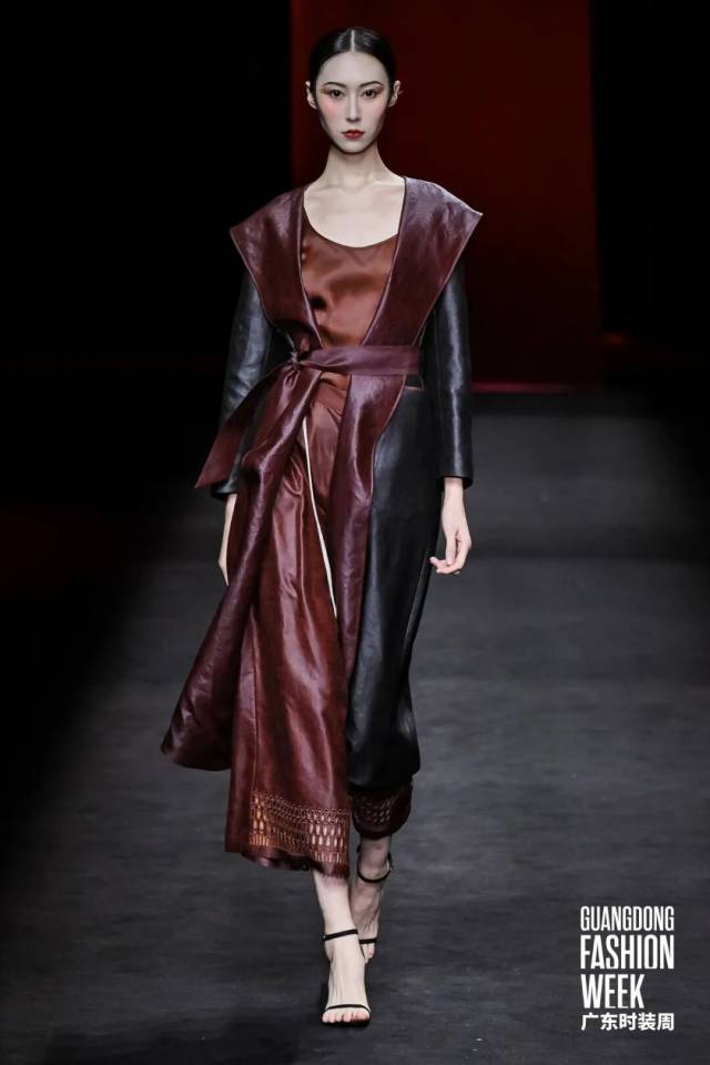 香云纱非遗技艺焕新绽放 传统面料走向日常时尚-美派服饰网(图21)