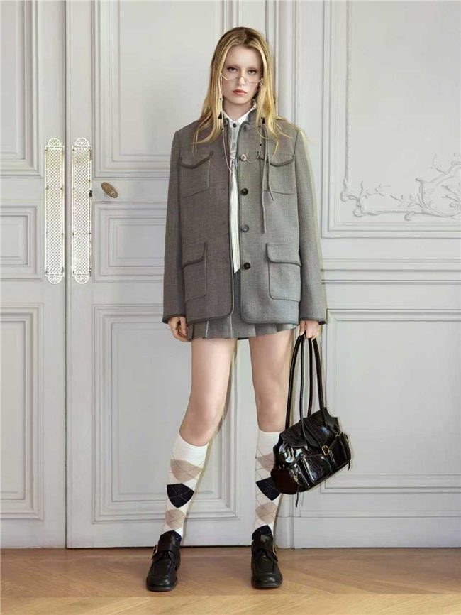PSALTER诗篇20周年发布秀巴黎落幕 经典学院风重塑都市女性新姿态-美派服饰网(图8)