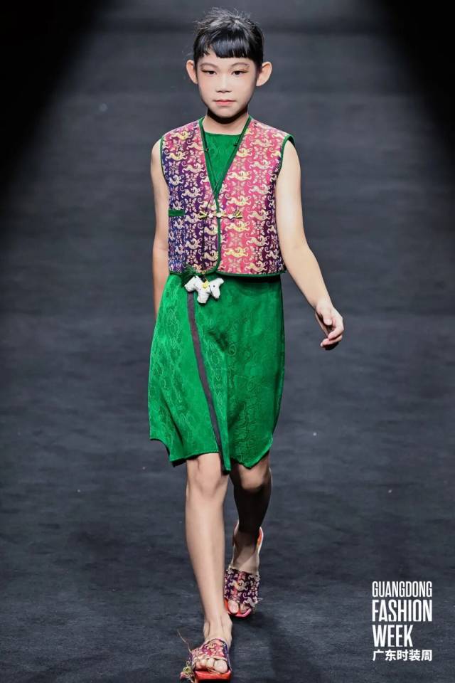 香云纱非遗技艺焕新绽放 传统面料走向日常时尚-美派服饰网(图29)