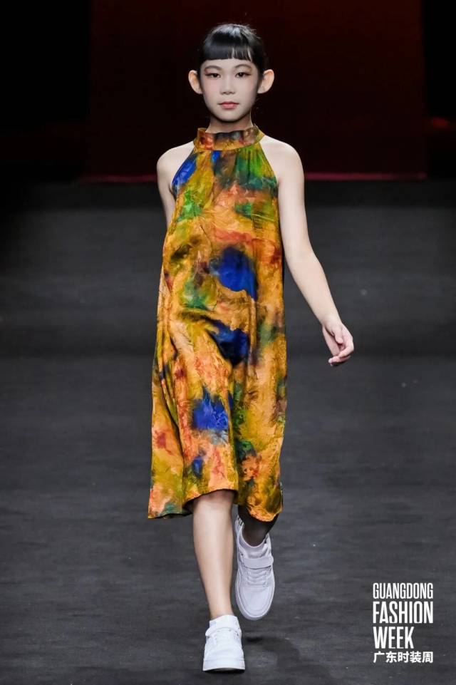 香云纱非遗技艺焕新绽放 传统面料走向日常时尚-美派服饰网(图30)