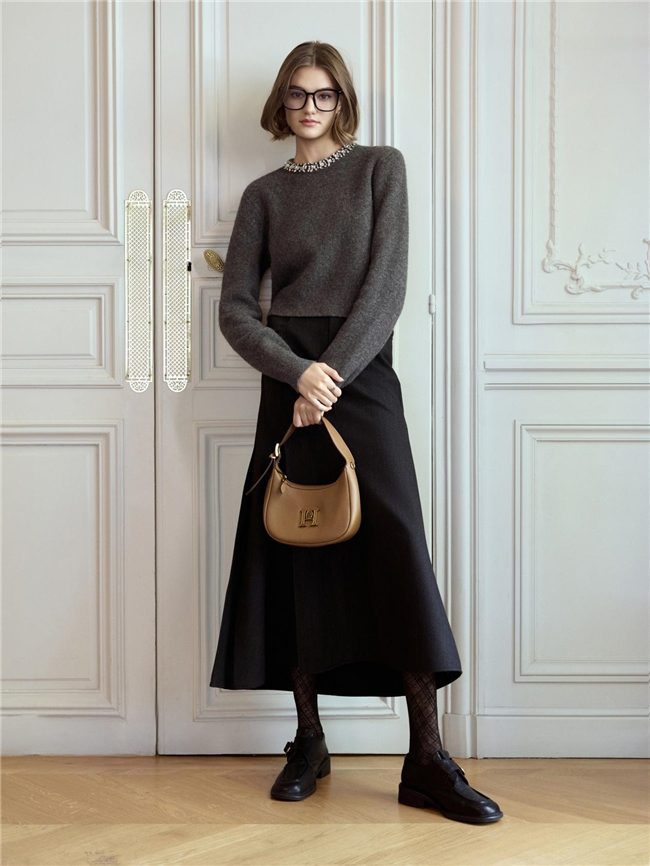 PSALTER诗篇20周年发布秀巴黎落幕 经典学院风重塑都市女性新姿态-美派服饰网(图11)