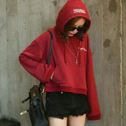 连帽卫衣搭配指南:外套下装配饰穿搭技巧全解析-美派服饰网(图2) 连帽卫衣搭配指南:外套下装配饰穿搭技巧全解析-美派服饰网(图2)