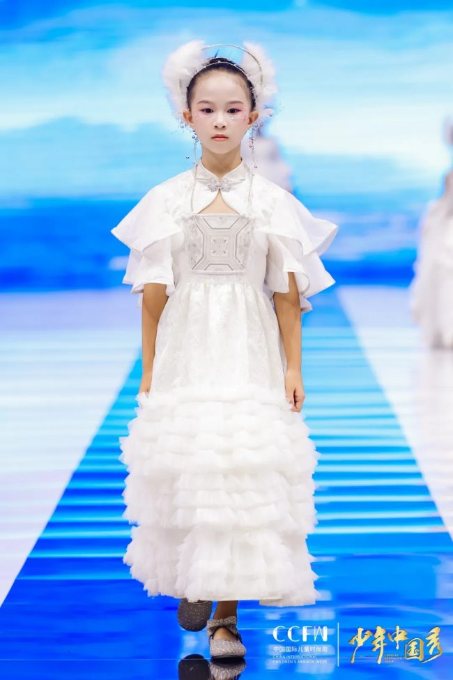 中国国际儿童时尚国庆嘉年华在于都开幕,红色文化与时尚融合绽放-美派服饰网(图7) 中国国际儿童时尚国庆嘉年华在于都开幕,红色文化与时尚融合绽放-美派服饰网(图7)