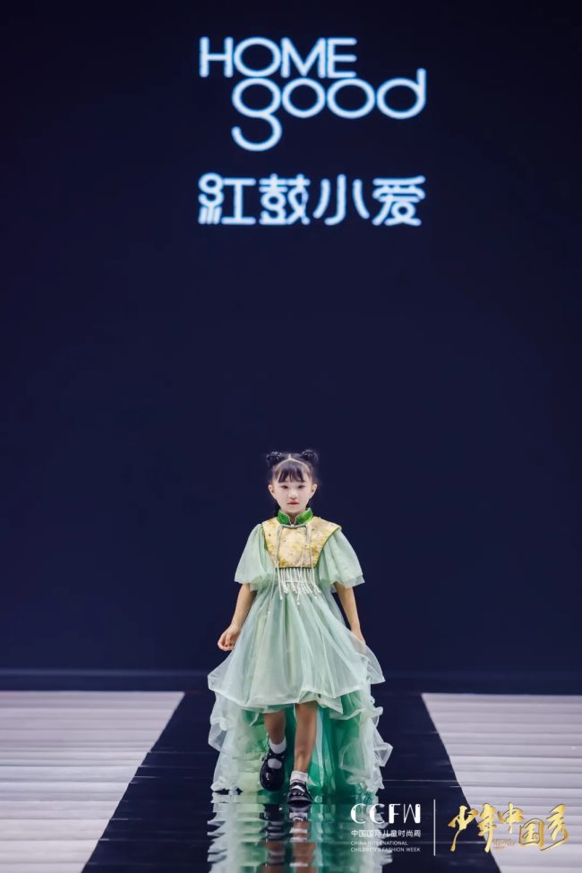 中国国际儿童时尚国庆嘉年华在于都开幕,红色文化与时尚融合绽放-美派服饰网(图8) 中国国际儿童时尚国庆嘉年华在于都开幕,红色文化与时尚融合绽放-美派服饰网(图8)