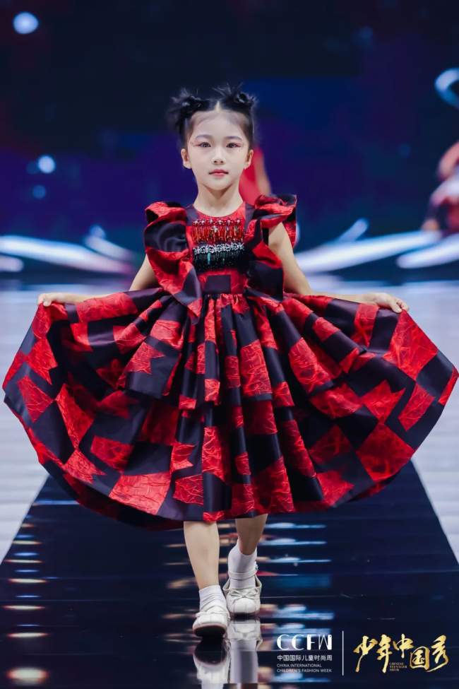 中国国际儿童时尚国庆嘉年华在于都开幕,红色文化与时尚融合绽放-美派服饰网(图9) 中国国际儿童时尚国庆嘉年华在于都开幕,红色文化与时尚融合绽放-美派服饰网(图9)