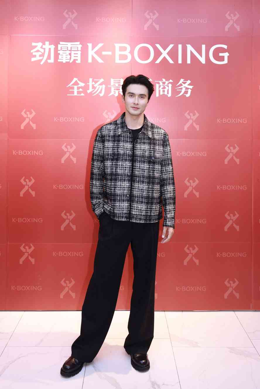 高伟光现身武汉助力劲霸45周年 全场景新商务着装美学探索-美派服饰网(图2)