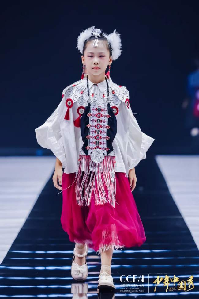 中国国际儿童时尚国庆嘉年华在于都开幕,红色文化与时尚融合绽放-美派服饰网(图10) 中国国际儿童时尚国庆嘉年华在于都开幕,红色文化与时尚融合绽放-美派服饰网(图10)