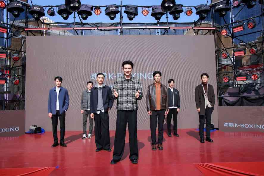 高伟光现身武汉助力劲霸45周年 全场景新商务着装美学探索-美派服饰网(图3)