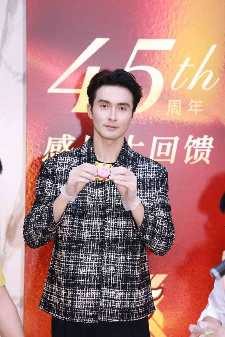 高伟光现身武汉助力劲霸45周年 全场景新商务着装美学探索-美派服饰网(图5)