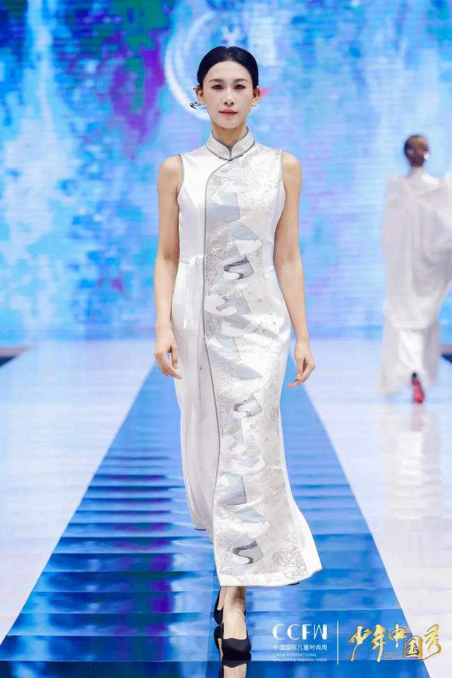 中国国际儿童时尚国庆嘉年华在于都开幕,红色文化与时尚融合绽放-美派服饰网(图13) 中国国际儿童时尚国庆嘉年华在于都开幕,红色文化与时尚融合绽放-美派服饰网(图13)