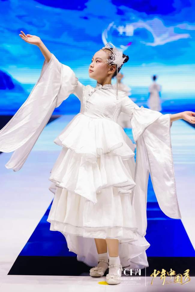 中国国际儿童时尚国庆嘉年华在于都开幕,红色文化与时尚融合绽放-美派服饰网(图14) 中国国际儿童时尚国庆嘉年华在于都开幕,红色文化与时尚融合绽放-美派服饰网(图14)