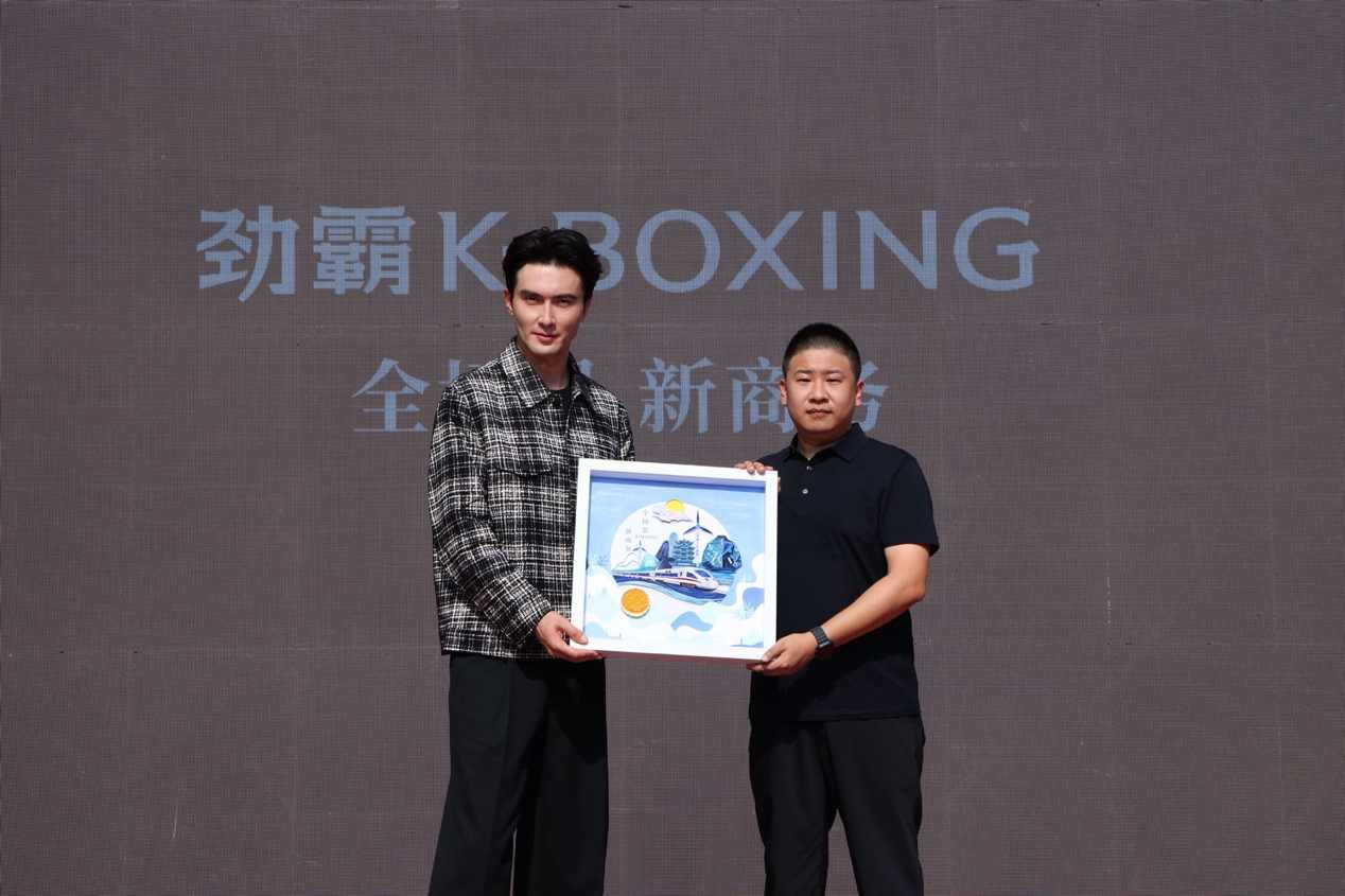 高伟光现身武汉助力劲霸45周年 全场景新商务着装美学探索-美