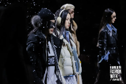 2025广东时装周圆满收官 非遗新生引领时尚产业创新发展-美派服饰网(图8) 2025广东时装周圆满收官 非遗新生引领时尚产业创新发展-美派服饰网(图8)