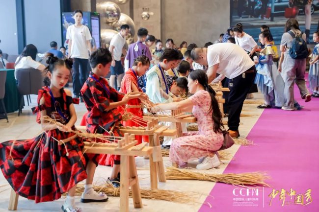 中国国际儿童时尚国庆嘉年华在于都开幕,红色文化与时尚融合绽放-美派服饰网(图21) 中国国际儿童时尚国庆嘉年华在于都开幕,红色文化与时尚融合绽放-美派服饰网(图21)