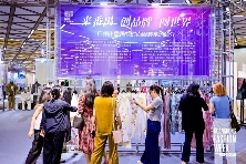 2025广东时装周圆满收官 非遗新生引领时尚产业创新发展-美派服饰网(图10) 2025广东时装周圆满收官 非遗新生引领时尚产业创新发展-美派服饰网(图10)