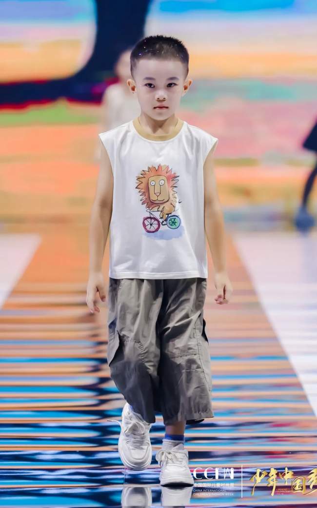 中国国际儿童时尚国庆嘉年华在于都开幕,红色文化与时尚融合绽放-美派服饰网(图25) 中国国际儿童时尚国庆嘉年华在于都开幕,红色文化与时尚融合绽放-美派服饰网(图25)