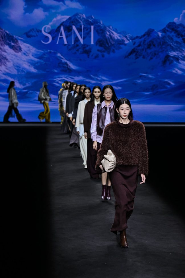 织暖秘境：SANI时装秀诠释自然生命力的温暖美学-美派服饰网(图3)