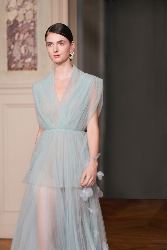 境中花映艺术时装大秀巴黎上演 重塑当代女性奢雅精神-美派服饰网(图25)