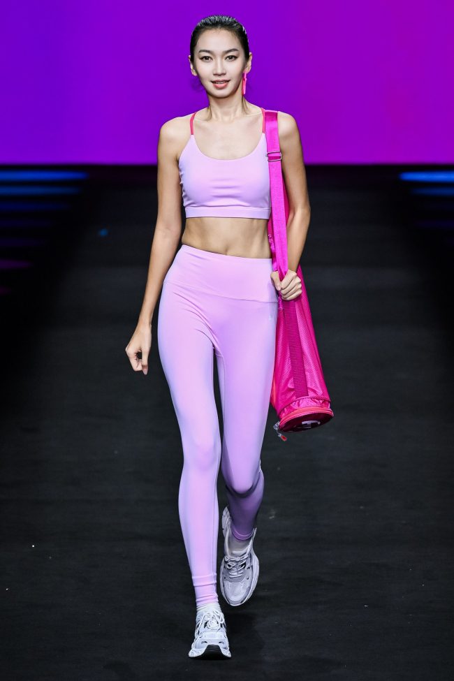 聚衣堂再度登陆广东时装周 推出裸感锦面料重新定义瑜伽服体验-美派服饰网(图7) 聚衣堂再度登陆广东时装周 推出裸感锦面料重新定义瑜伽服体验-美派服饰网(图7)