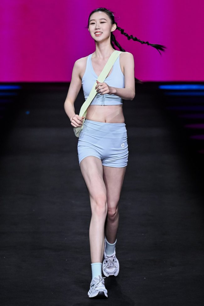 聚衣堂再度登陆广东时装周 推出裸感锦面料重新定义瑜伽服体验-美派服饰网(图6) 聚衣堂再度登陆广东时装周 推出裸感锦面料重新定义瑜伽服体验-美派服饰网(图6)