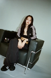 LISA与Nike正式官宣合作，BLACKPINK成员运动品牌布局完整-美派服饰网(图8)