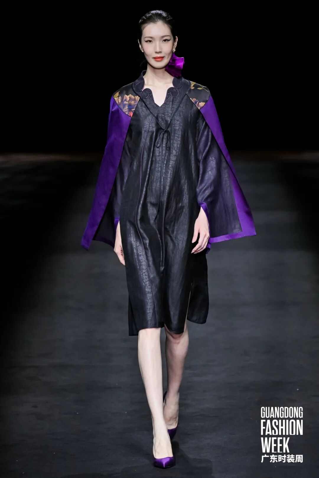 香云纱非遗美学绽放现代时尚,燕梅香纱品牌发布会展现传统技艺新魅力-美派服饰网(图10) 图片