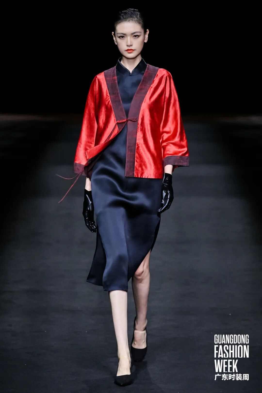 香云纱非遗美学绽放现代时尚,燕梅香纱品牌发布会展现传统技艺新魅力-美派服饰网(图7) 图片