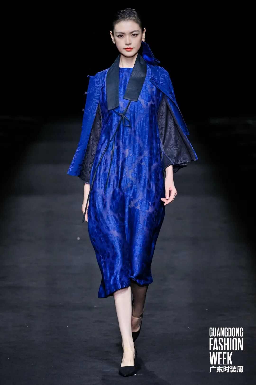 香云纱非遗美学绽放现代时尚,燕梅香纱品牌发布会展现传统技艺新魅力-美派服饰网(图6) 图片