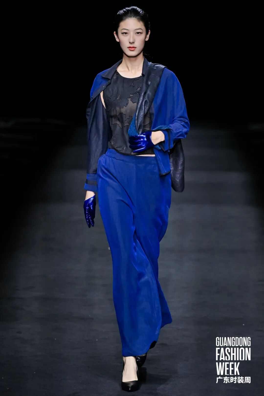 香云纱非遗美学绽放现代时尚,燕梅香纱品牌发布会展现传统技艺新魅力-美派服饰网(图8) 图片