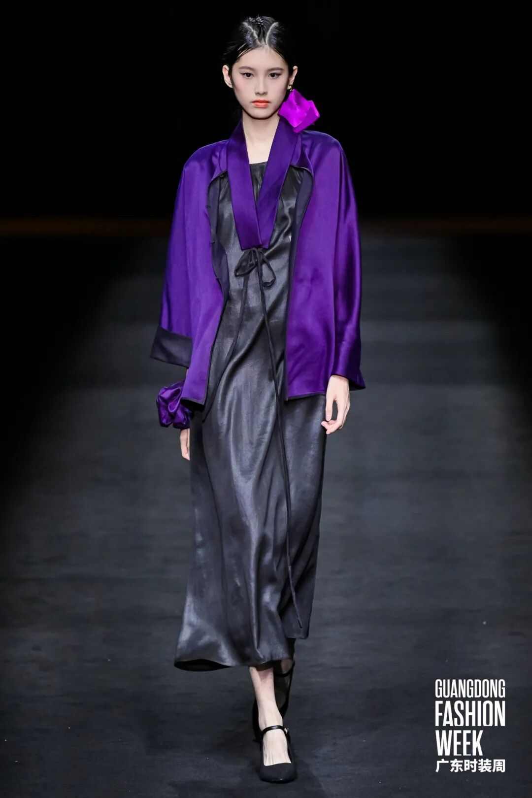 香云纱非遗美学绽放现代时尚,燕梅香纱品牌发布会展现传统技艺新魅力-美派服饰网(图9) 图片