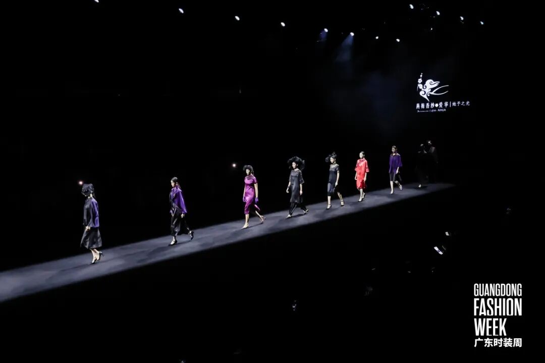 香云纱非遗美学绽放现代时尚,燕梅香纱品牌发布会展现传统技艺新魅力-美派服饰网(图18) 图片