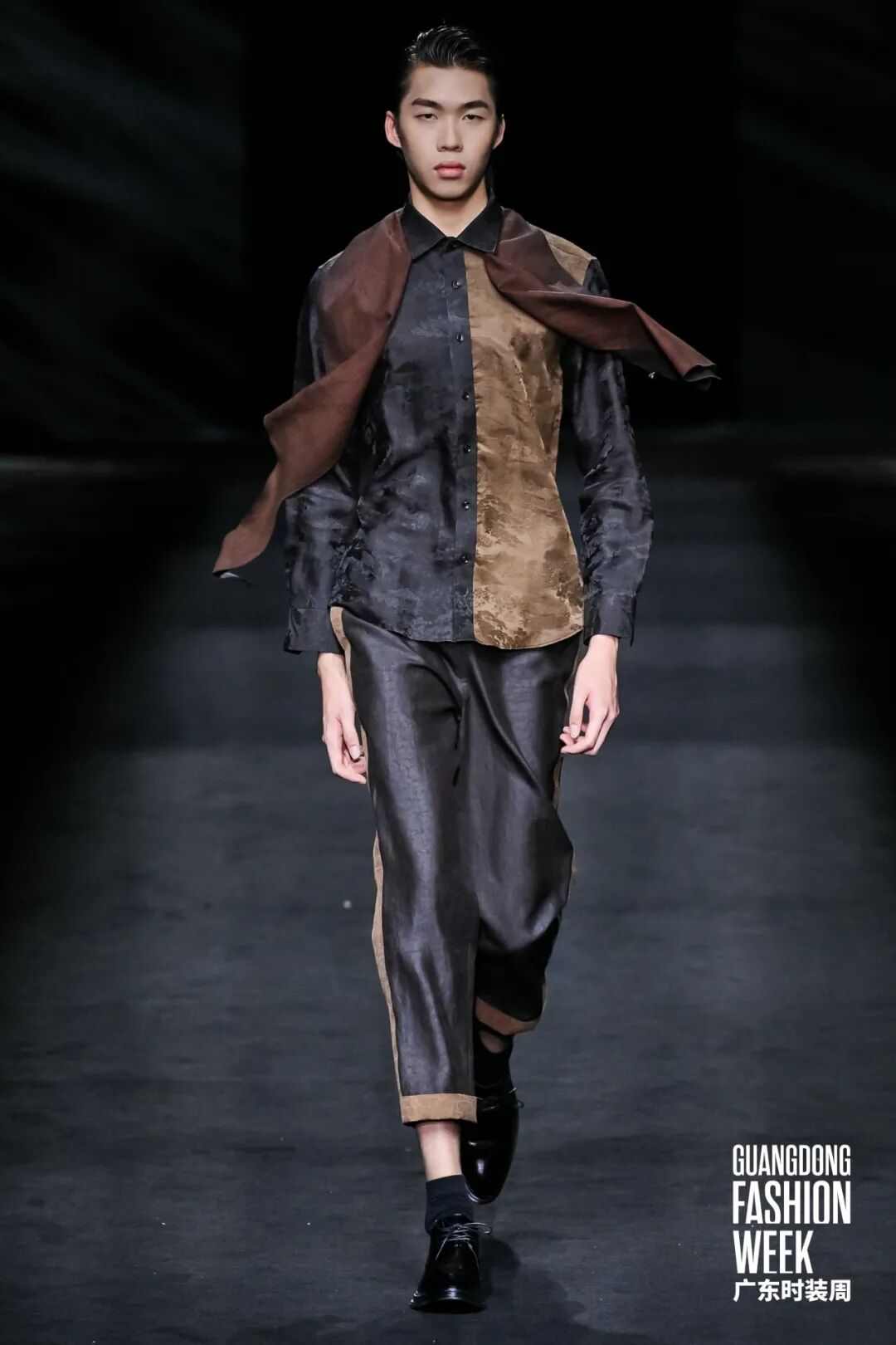 香云纱非遗美学绽放现代时尚,燕梅香纱品牌发布会展现传统技艺新魅力-美派服饰网(图14) 图片