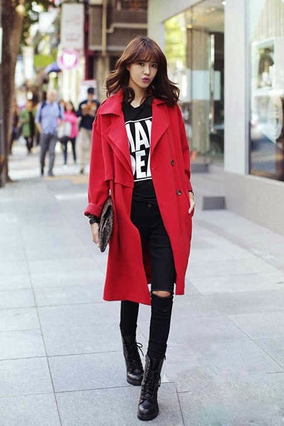 红色风衣搭配指南:裤装裙装穿搭技巧全攻略-美派服饰网(图3) 红色风衣搭配指南:裤装裙装穿搭技巧全攻略-美派服饰网(图3)
