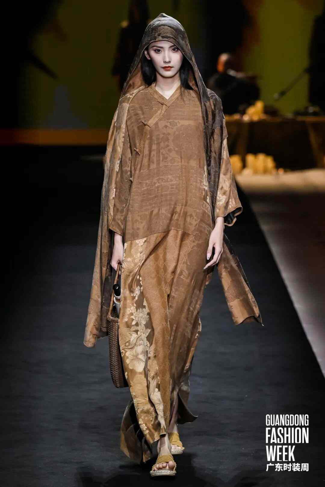 非遗国风服饰品牌曼陀心亮相广东时装周,展现东方美学新时尚-美派服饰网(图2) 图片