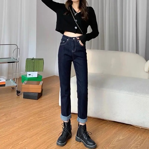 牛仔裤配英伦风鞋子穿搭指南：布洛克鞋马丁靴乐福鞋搭配技巧-美派服饰网(图2)