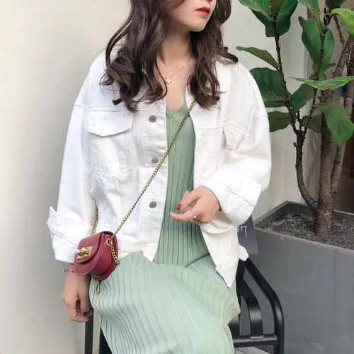 白色夹克搭配指南:裤装裙装穿搭技巧全攻略-美派服饰网(图3) 白色夹克搭配指南:裤装裙装穿搭技巧全攻略-美派服饰网(图3)