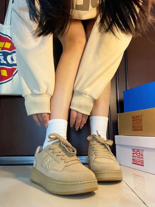 卡其色鞋子配什么袜子好看？短袜中筒袜搭配技巧全攻略-美派服饰网(图2)