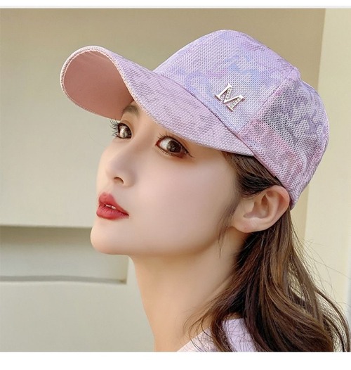 夏季帽子搭配指南：棒球帽渔夫帽草编帽穿搭技巧-美派服饰网(图1)