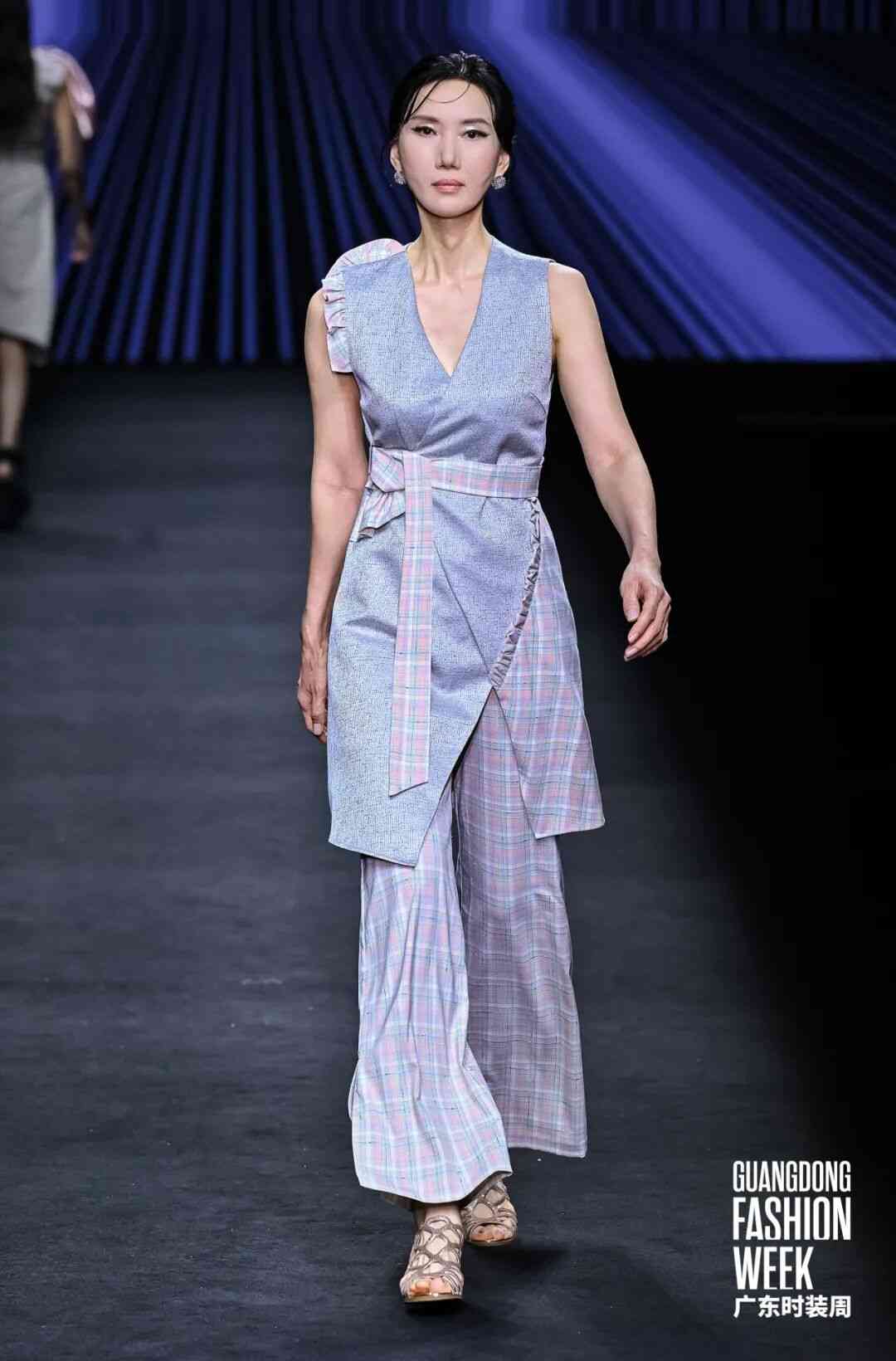 中韩时尚品牌联名发布秀展现跨文化潮流对话-美派服饰网(图3) 图片