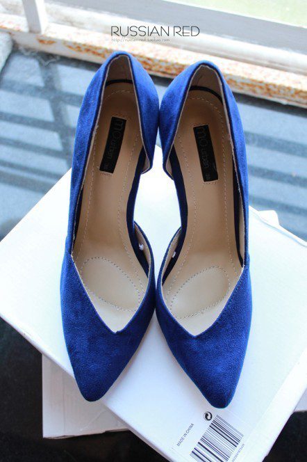 蓝色高跟鞋搭配指南：裤装裙装完美组合技巧-美派服饰网(图2)