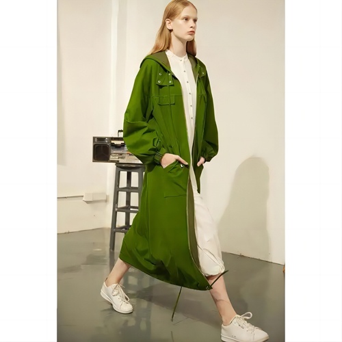 草绿色风衣搭配指南：裤装裙装穿搭技巧全攻略-美派服饰网(图3)